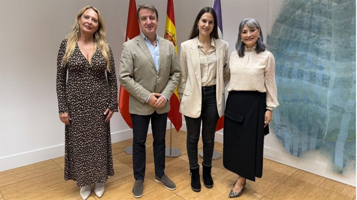 La joven autora ha sido finalista del Premio Planeta 2025 que recayó en Juan del Val