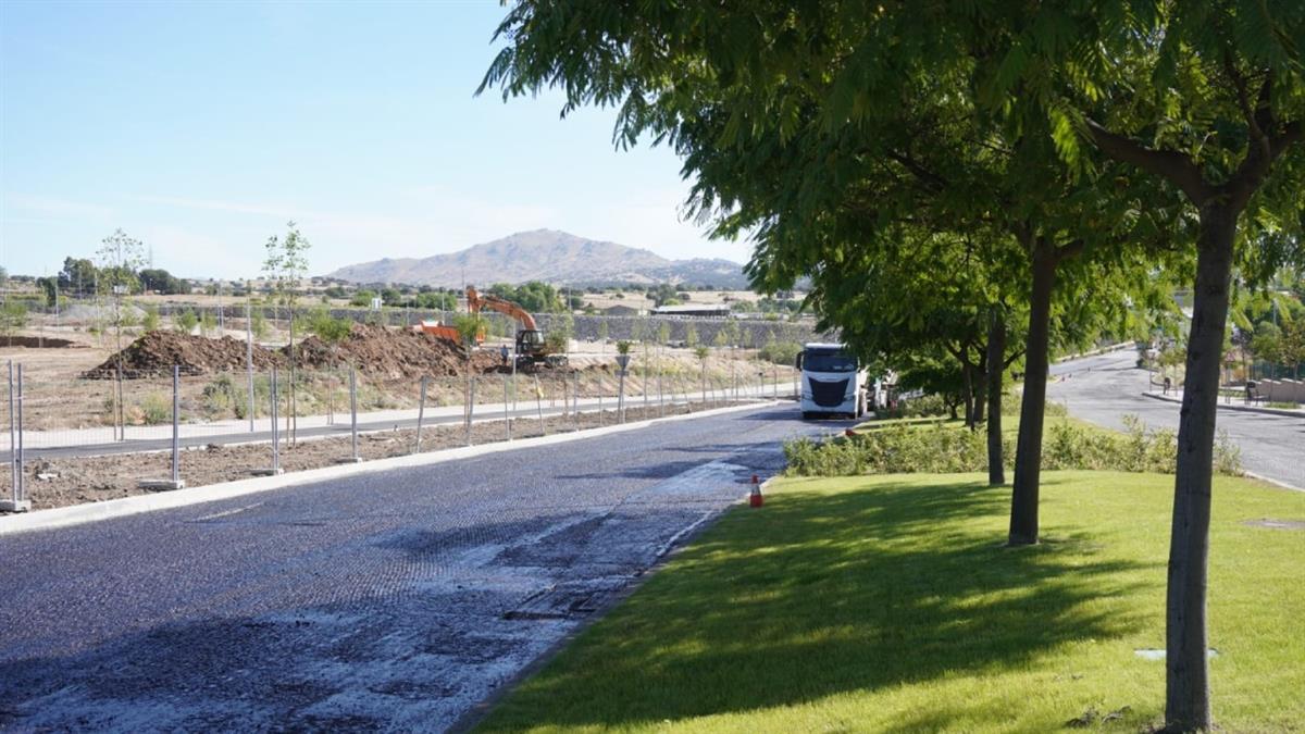 Se  trata del  acceso por la carretera de San Agustín de Guadalix