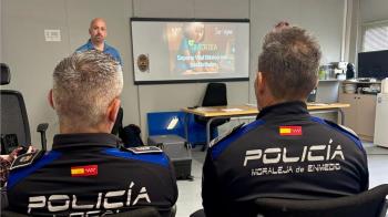 Los agentes reciben un curso de soporte vital básico para mejorar la atención en situaciones críticas y aumentar la supervivencia vecinal