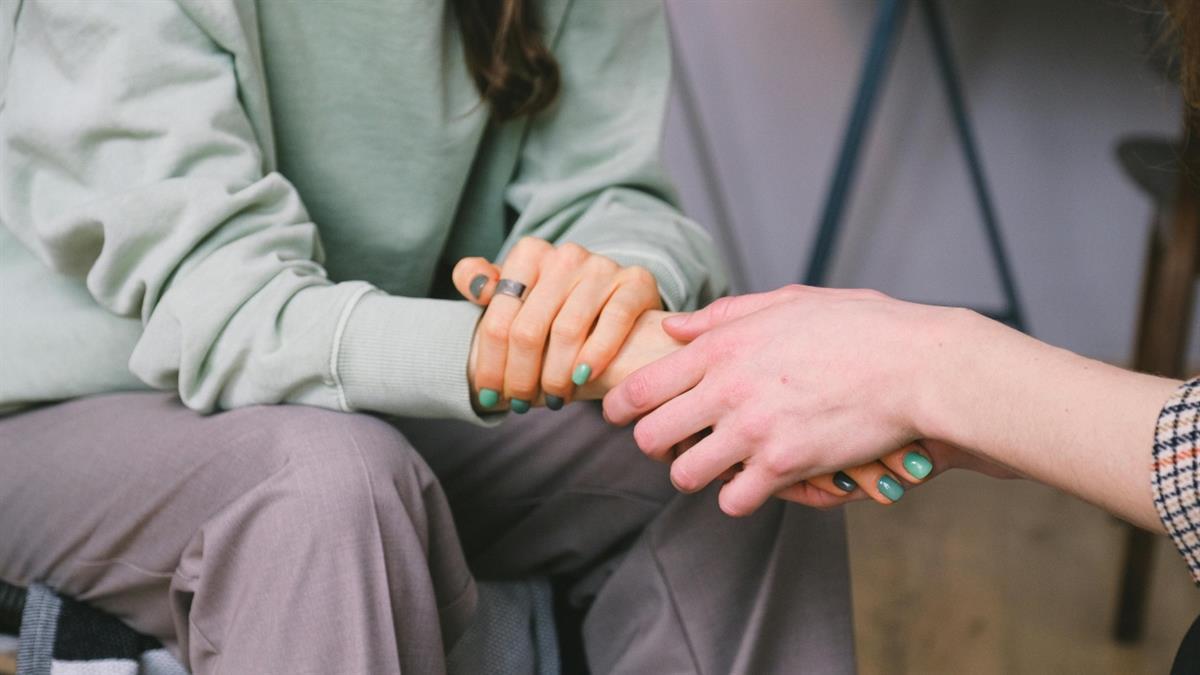 Profesionales multidisciplinares de hospitales públicos madrileños se encargan de impartir estos talleres específicos