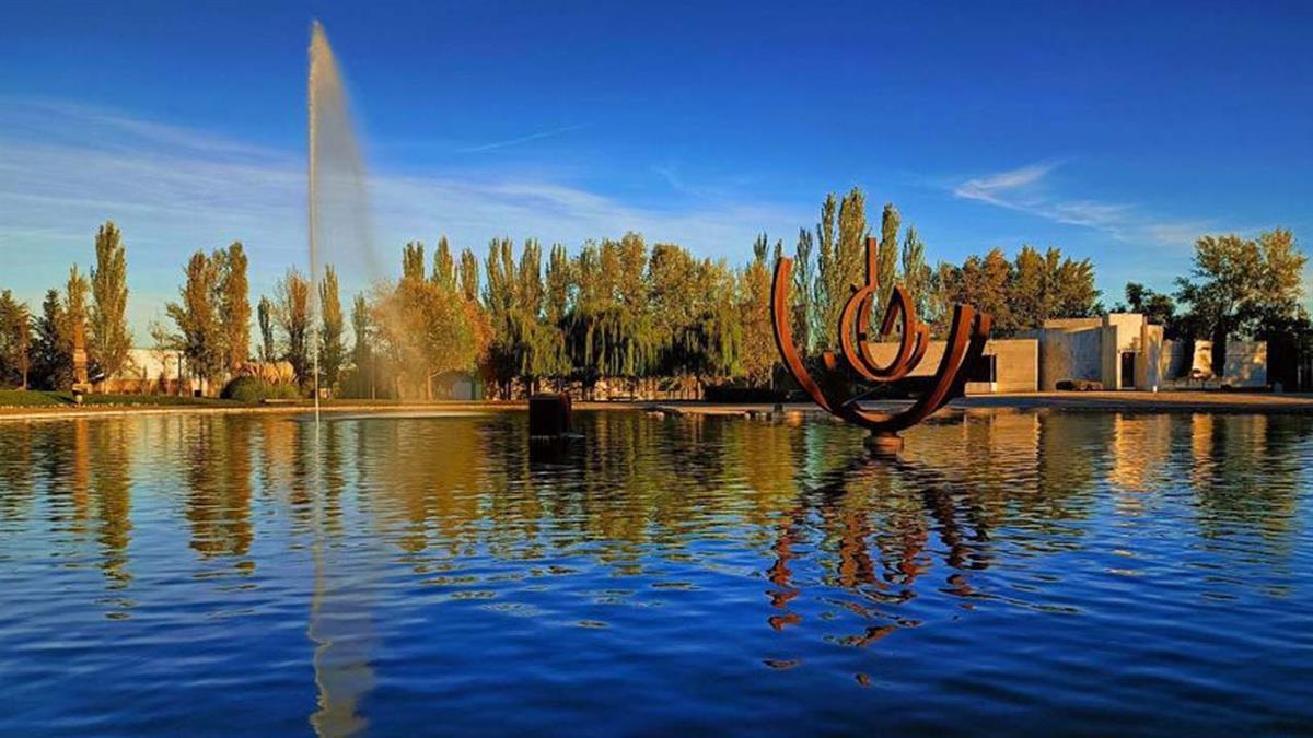 Una imagen del lago del Parque de los Charcones ha ganado el concurso 'Barrios de foto 2022'