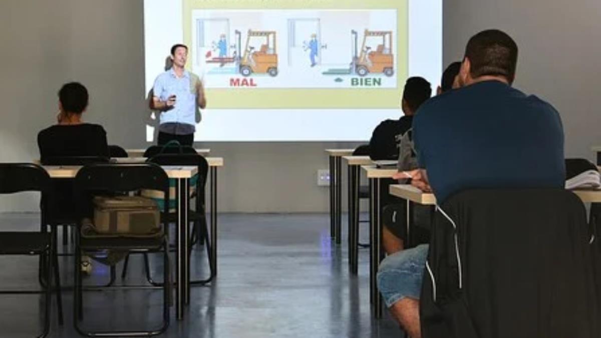 El Ayuntamiento ofrece asesoramiento e información a las familias a través de la Concejalía de Educación.