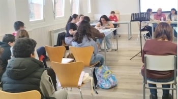 El Ayuntamiento adelanta una semana el pago de las ayudas, que pueden alcanzar los 400 euros por estudiante