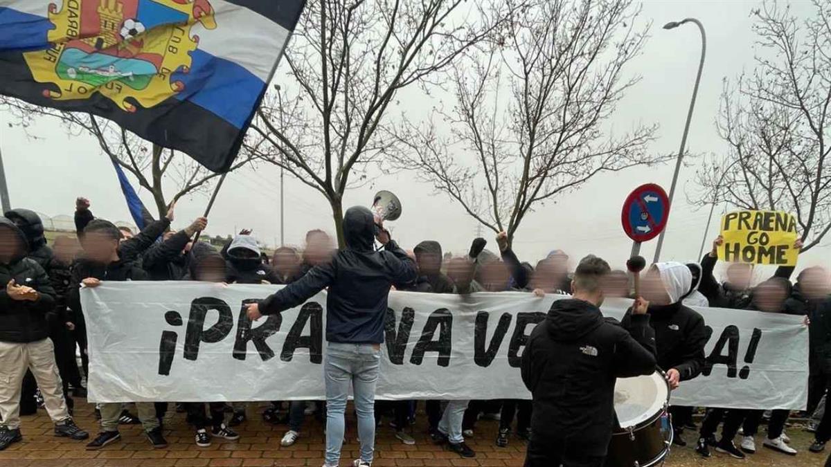 Tras la concentración realizada en la entrada al estadio 