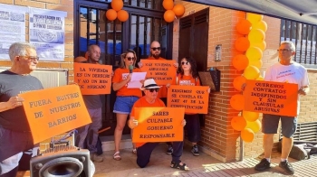 Vecinos de la calle Pinto acusan a la Sareb de frenar la negociación para adecuar sus alquileres 