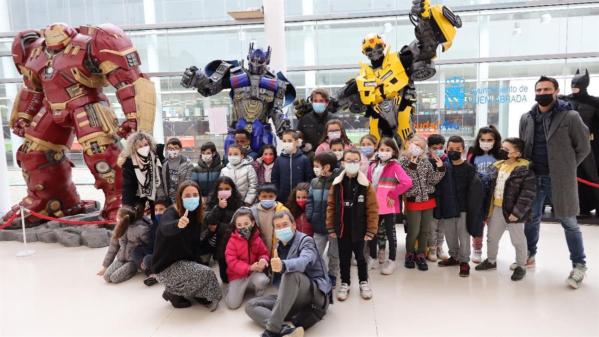 El CEART acoge una muestra con más de 1.300 piezas de diez coleccionistas que recorre el vasto mundo de estos “robots” creados en 1984 por Hasbro