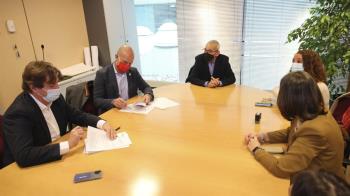 El alcalde y el responsable de la ONG han firmado hoy un convenio por importe de 161.606 euros