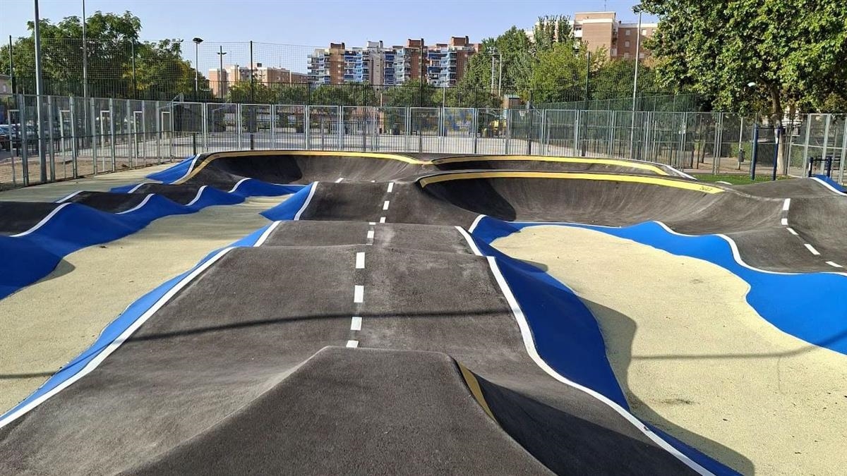 La nueva instalación ocupa 1.360 metros cuadrados, incluye una zona de calistenia y ofrece acceso gratuito de 10:00 a 22:00 horas