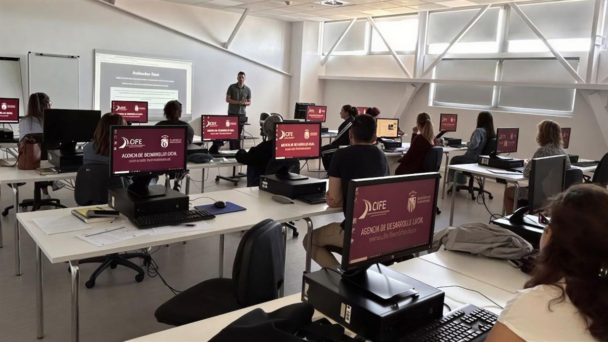 El Ayuntamiento estrena en el CIFE un servicio gratuito de asesoramiento para autónomos y microempresas dentro del programa ‘Fuenlabrada Dinámica’