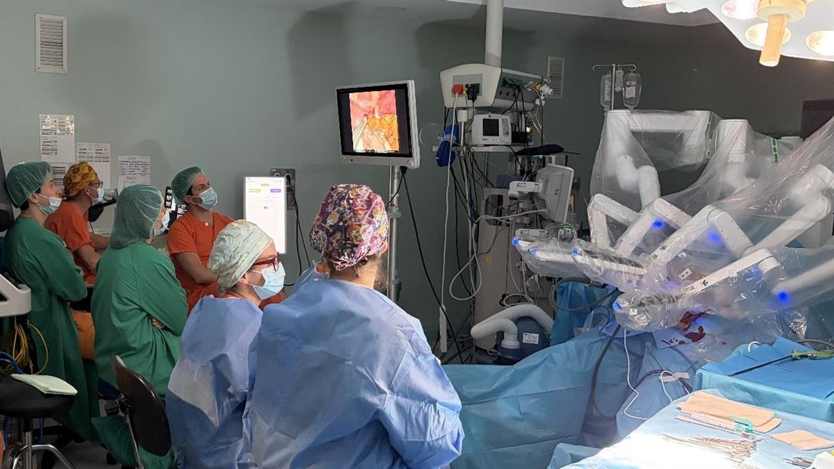 El Hospital Universitario aborda las últimas técnicas bariátricas en un curso nacional para residentes y especialistas de cirugía