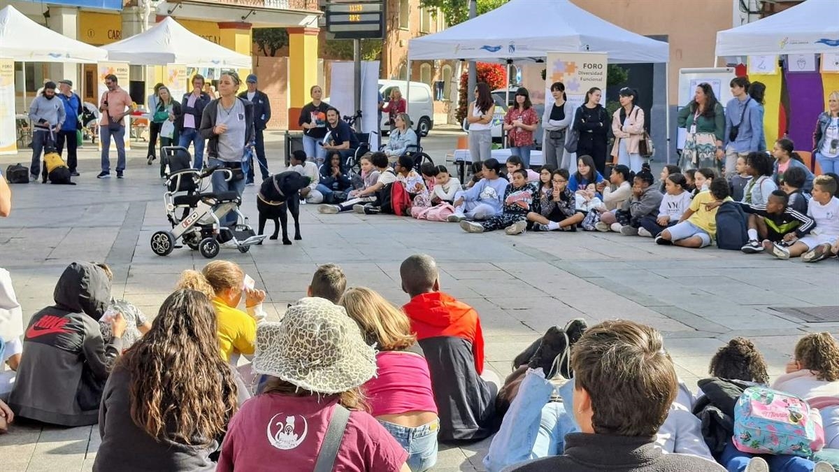 El V Encuentro de Entidades incluye talleres de sensibilización y una nueva zona de calma, mientras que el sábado habrá una jornada de deporte inclusivo