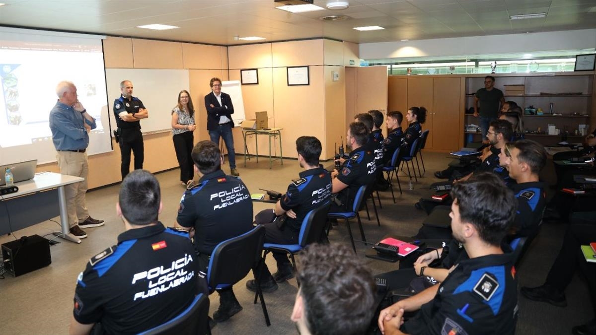 Los nuevos agentes realizarán un periodo de prácticas de seis meses antes de incorporarse de manera definitiva al cuerpo de Policía Local de Fuenlabrada a principios del 2027