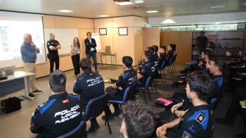 Los nuevos agentes realizarán un periodo de prácticas de seis meses antes de incorporarse de manera definitiva al cuerpo de Policía Local de Fuenlabrada a principios del 2027