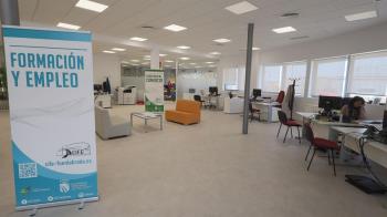 El plan municipal contratará a jóvenes desempleados de entre 16 y 29 años durante diez meses en puestos administrativos y de limpieza