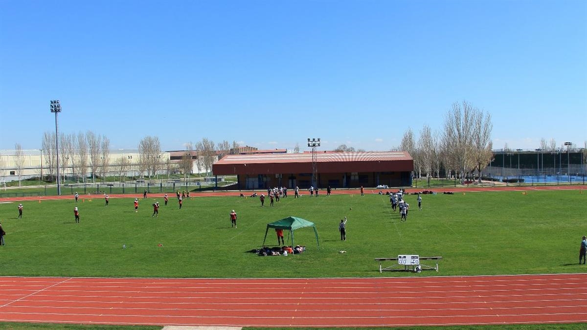 El programa incluye cursos de natación, pádel, pilates o patinaje para todas las edades, además de actividades gratuitas en parques y campus infantiles.