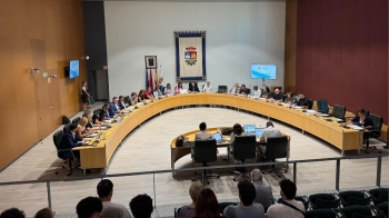 Javier Ayala reclama cooperación entre administraciones mientras el PP local acusa al alcalde de haberse “escondido”