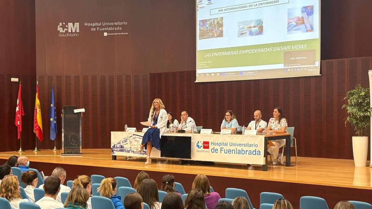 El centro distribuye entre sus profesionales el nuevo código deontológico de la Enfermería española, actualizado tras más de cuatro décadas