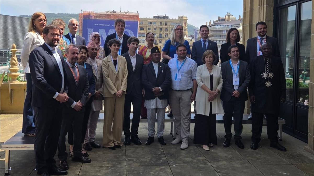 El alcalde presenta en San Sebastián esta iniciativa a los representantes de más de 60 países durante el Congreso Mundial de Ciudades y Comunidades Amigables
