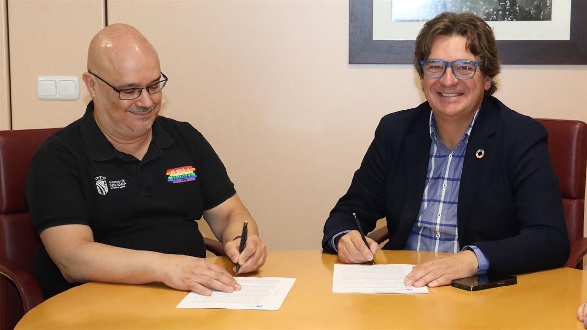 El Ayuntamiento firma un nuevo convenio con Fuenla Entiende para impulsar actividades de sensibilización, inclusión y defensa de los derechos LGTBI