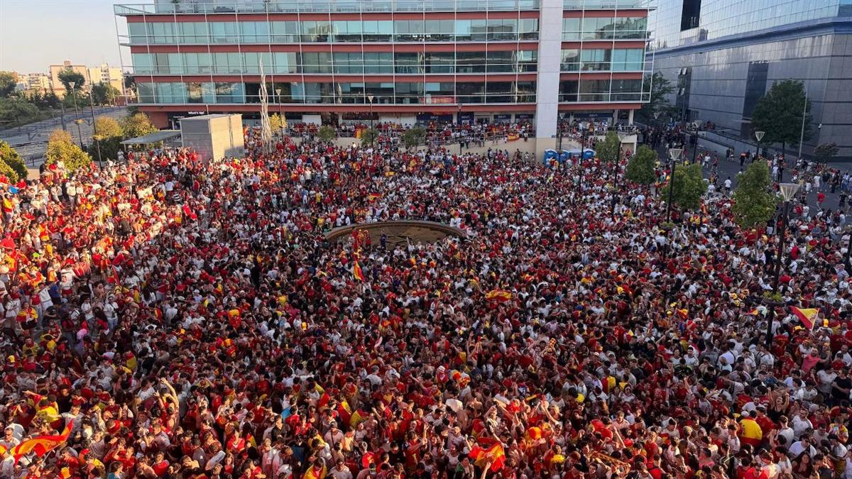 Los alcalde de ambas ciudades han felicitado a la selección española tras conquistas el segundo mundial, mientras que miles de vecinos celebraran la gesta deportiva en las calles
