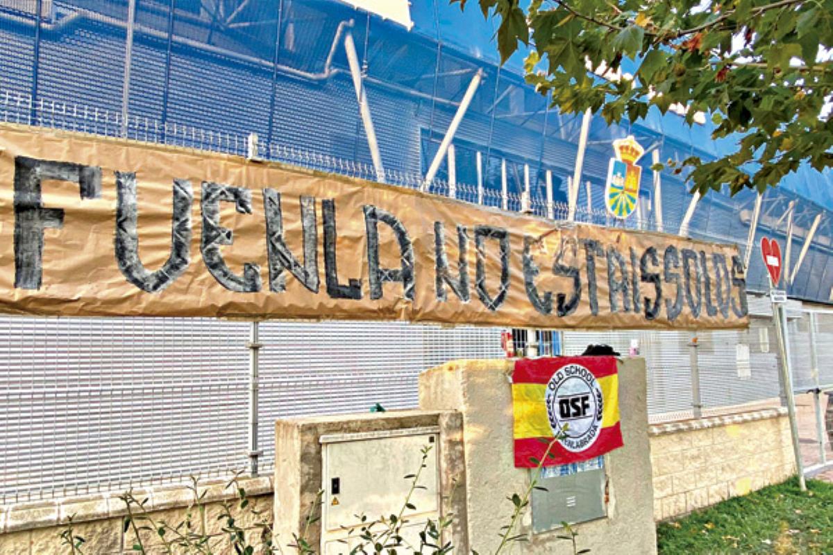 Los positivos diagnosticados en la plantilla fuenlabreña han provocado un tsunami de críticas contra el club y su forma de proceder