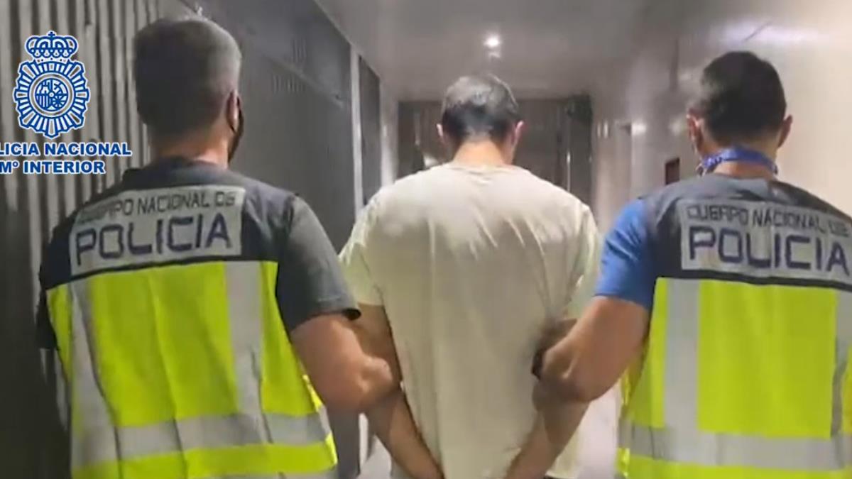 La Policía Nacional ha detenido a los cuatro agresores, y la víctima ha sido ingresada en el hospital