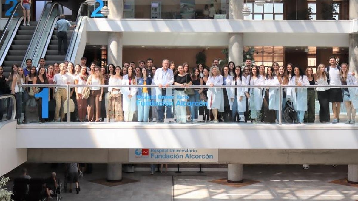 Fundación Alcorcón culmina el curso con la acogida y despedida de residentes y de nuevos graduados en Medicina

