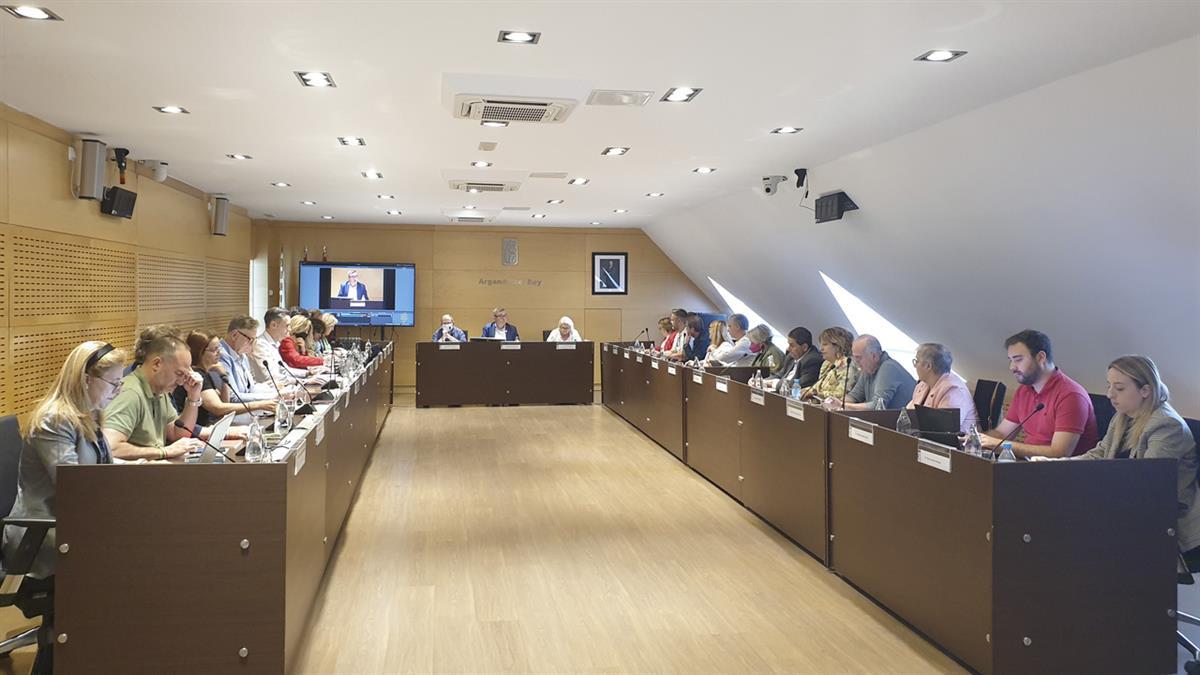 El Ayuntamiento de la ciudad aprueba este convenio y asegura a todos los empleados que serán subrogados