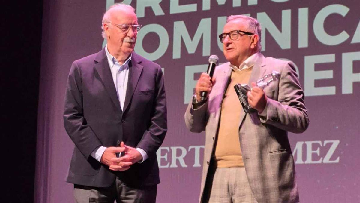 El exseleccionador, Vicente del Bosque, recibió el 'Premio Valores en el Deporte"