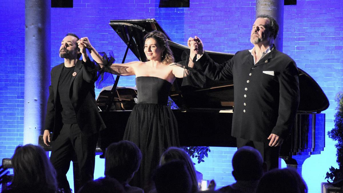 La gala ha contado con la presencia de Carlos Álvarez y Sabina Puértolas