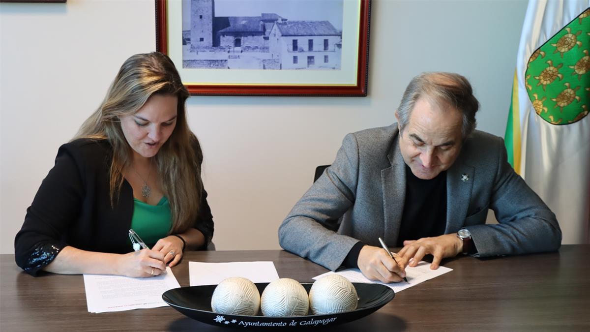 Firma un convenio con la empresa Julián de Castro