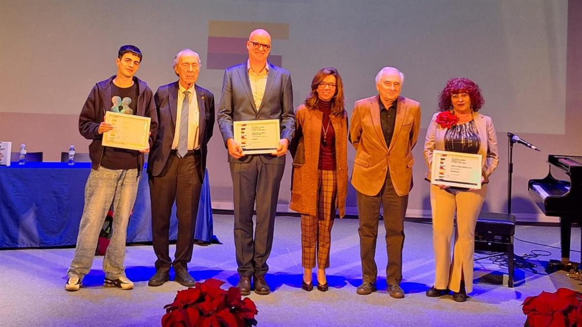 Los premiados en las categorías generales han recibido 1.700 euros, un diploma y la edición impresa de sus obras