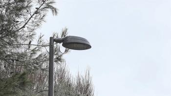 En estos momentos se está llevando a cabo el cambio de 109 farolas en la calle Madrid