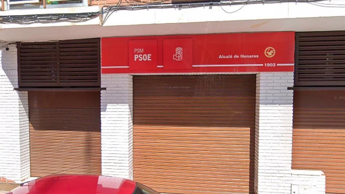 La presidenta responde a las acusaciones de una parte de la militancia socialista que denuncia "bloqueo interno" en el partido