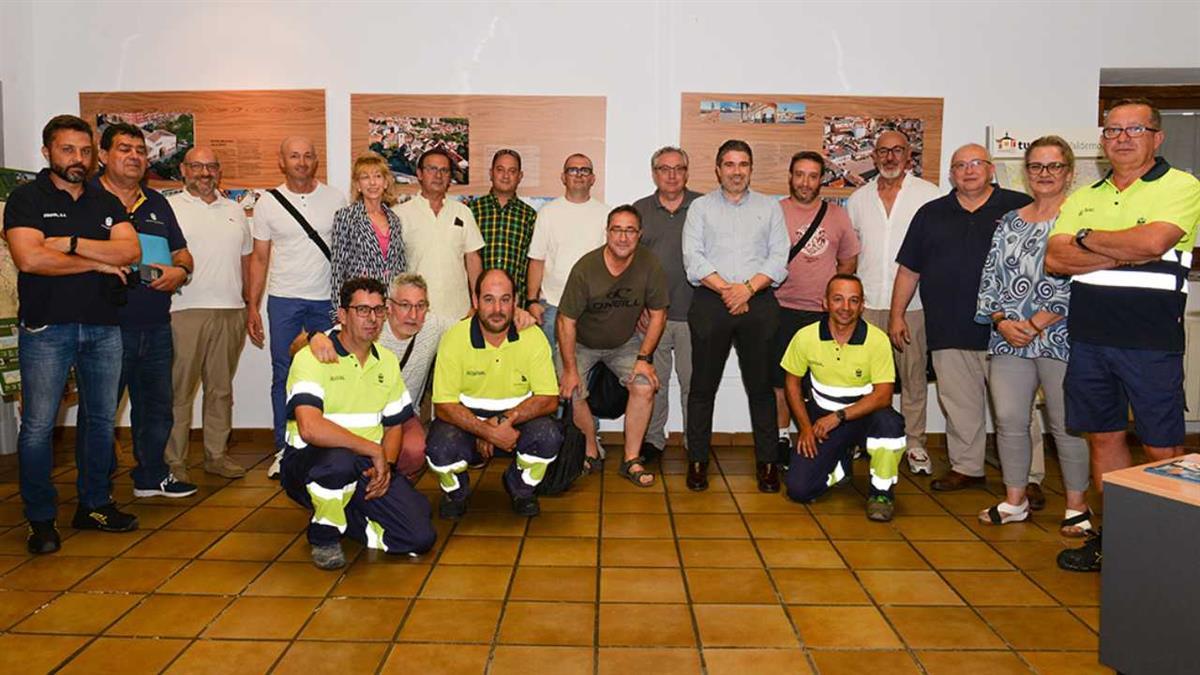 La empresa, por encargo del Consistorio, realiza las tareas de mantenimiento y limpieza de edificios