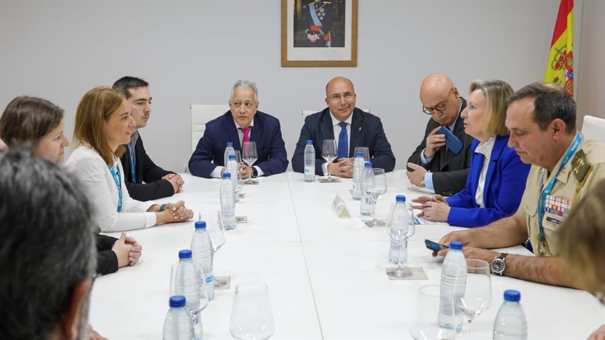 El encuentro se ha realizado en el marco de la Feria Internacional de Defensa y Seguridad de España