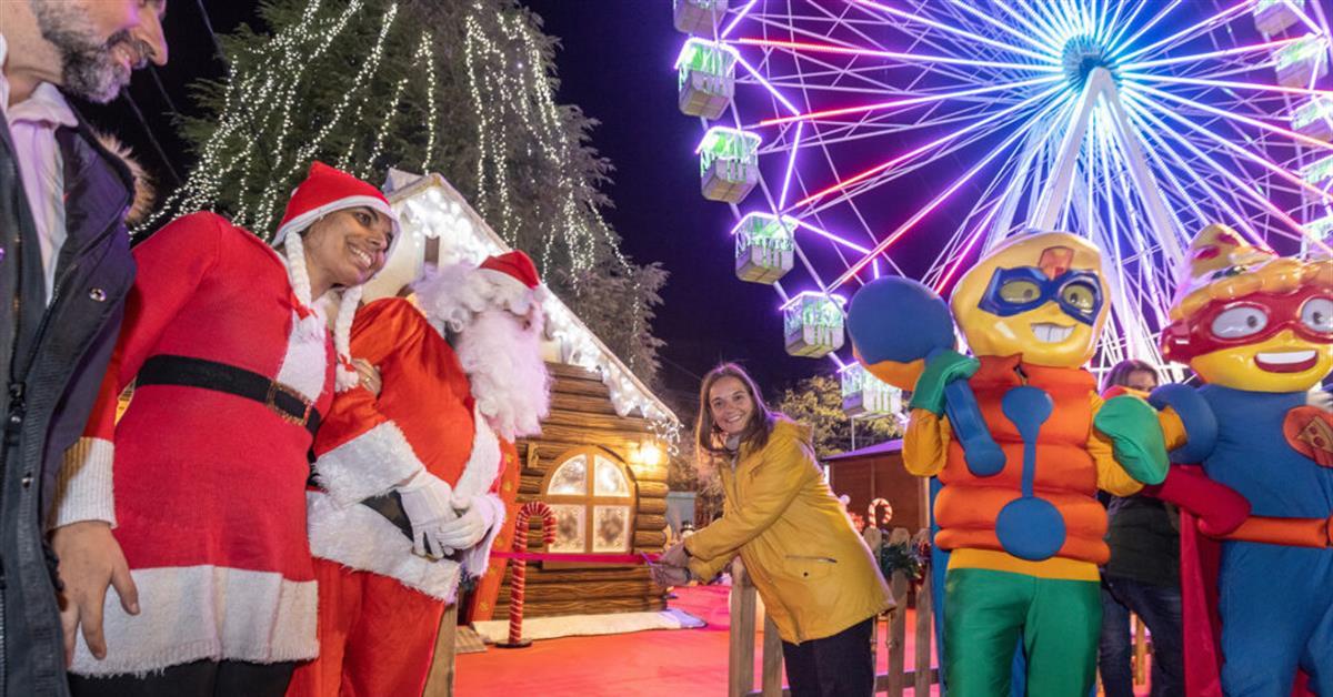 Los actos arrancan con el encendido de la iluminación y el Roscón solidario