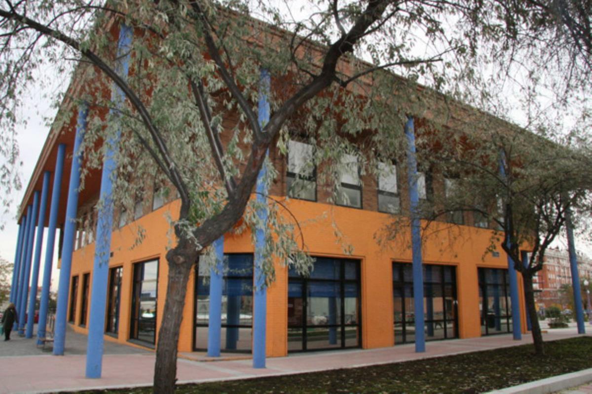 El ayuntamiento también pone a disposición de la CAM el trabajo de 8 profesionales