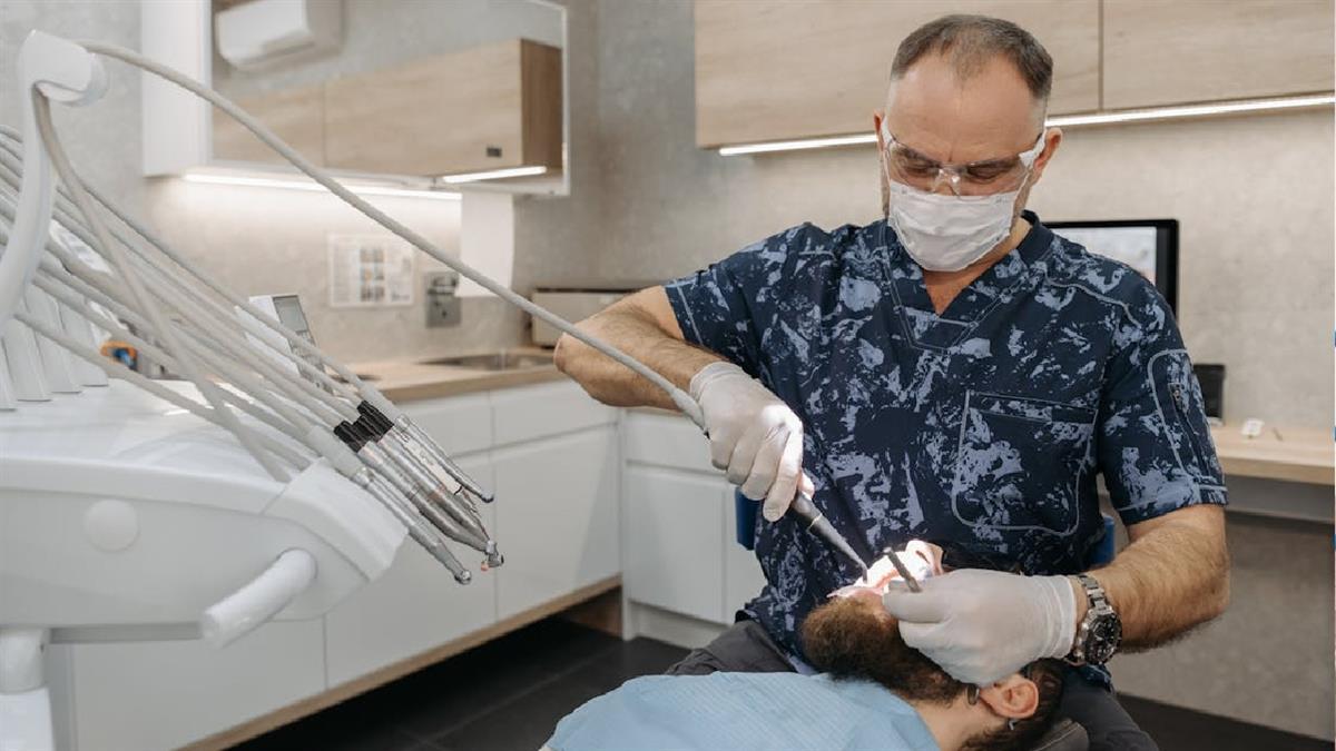 El dentista municipal revisará al alumnado de 6 y 11 años en los centros educativos que se sumen a la iniciativa
