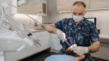 El dentista municipal revisará al alumnado de 6 y 11 años en los centros educativos que se sumen a la iniciativa
