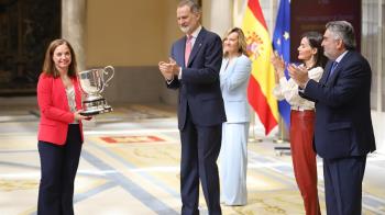 La alcaldesa Sara Hernández ha recogido el galardón en manos del rey Felipe VI