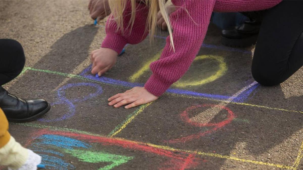 Cada mes se abren colegios públicos de forma itinerante en barrios de la ciudad