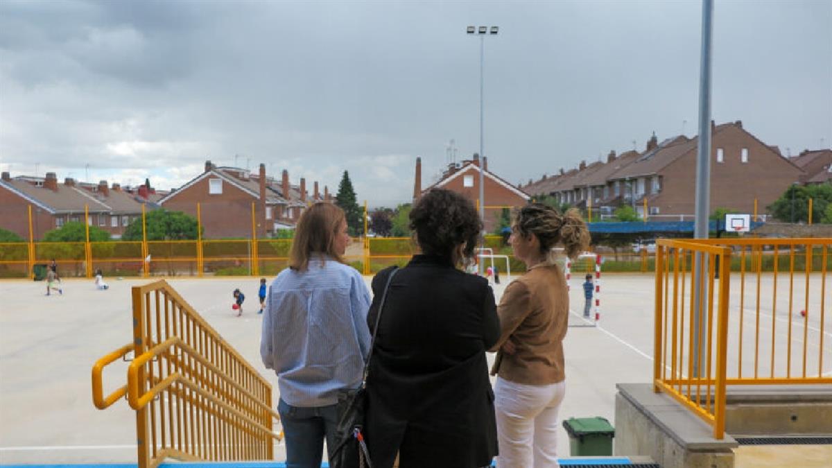 El Ayuntamiento rechaza los patios abiertos de Ayuso y continuará con su propio proyecto educativo más pedagógico y plural
