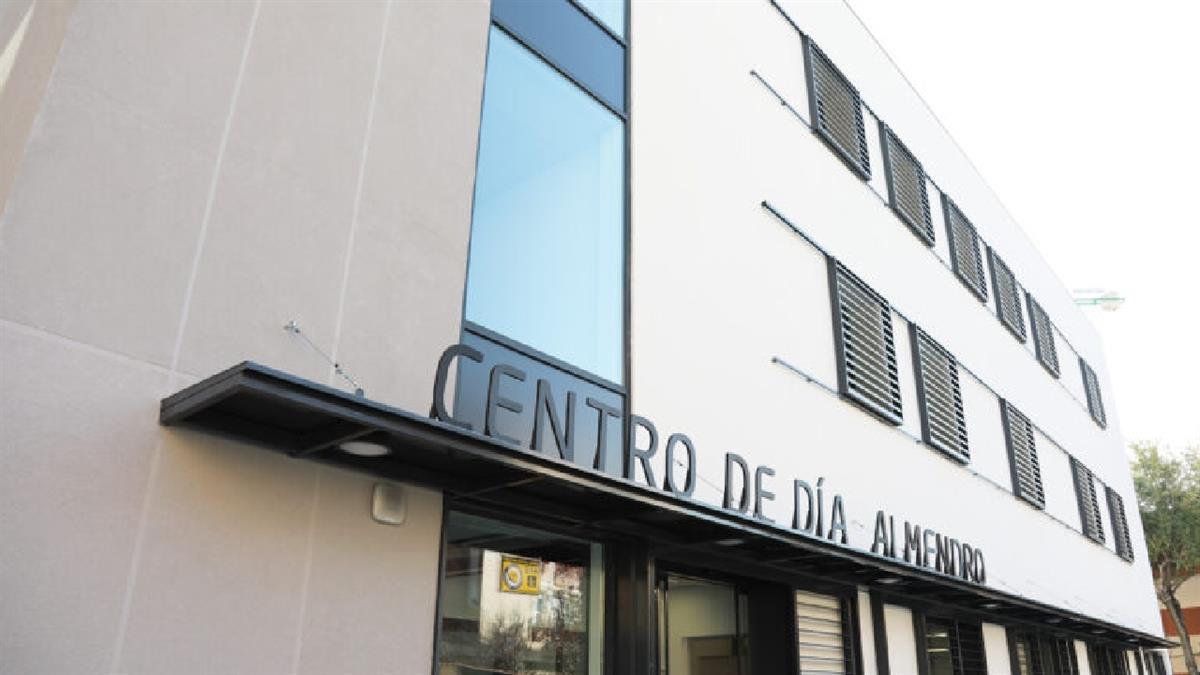 La alcaldesa ha propuesto que la localidad atienda a un nuevo modelo de cuidados de manera polivalente e integral

