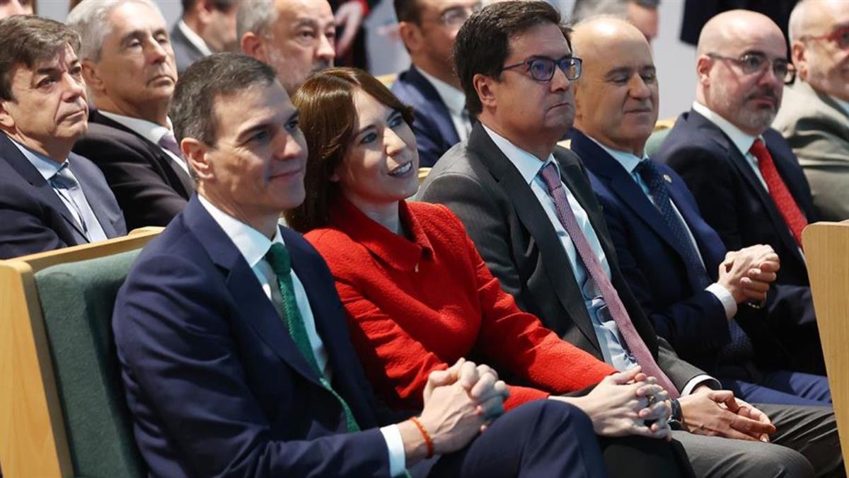 Pedro Sánchez mantiene que estos centros "no puede ser una fábrica de títulos sin garantías"