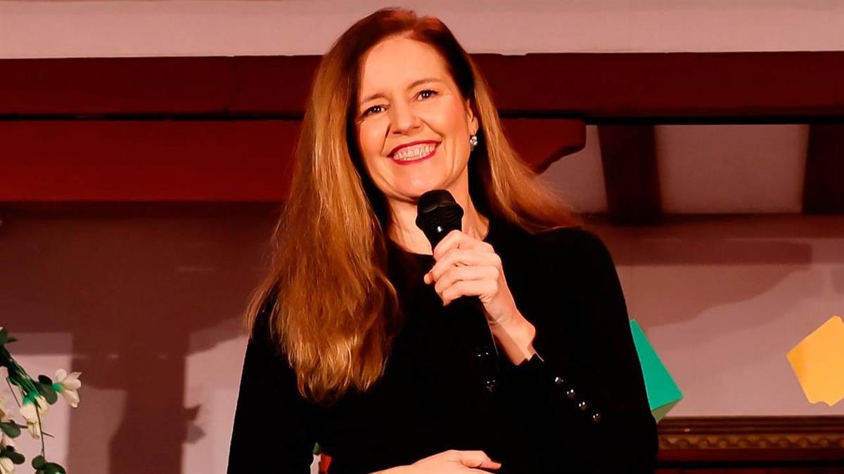 El ministro Bustinduy explica que "la deuda” de la que habla la consejera es un “compromiso político”