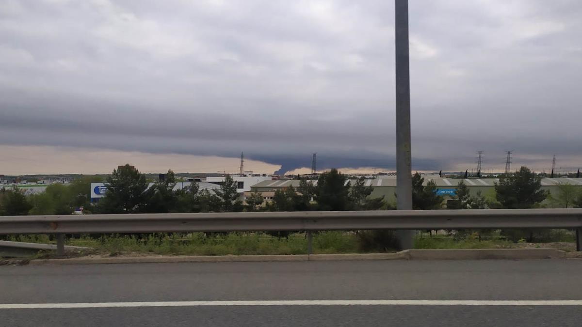 La columna de humo se ve desde varias zonas del sur de Madrid 