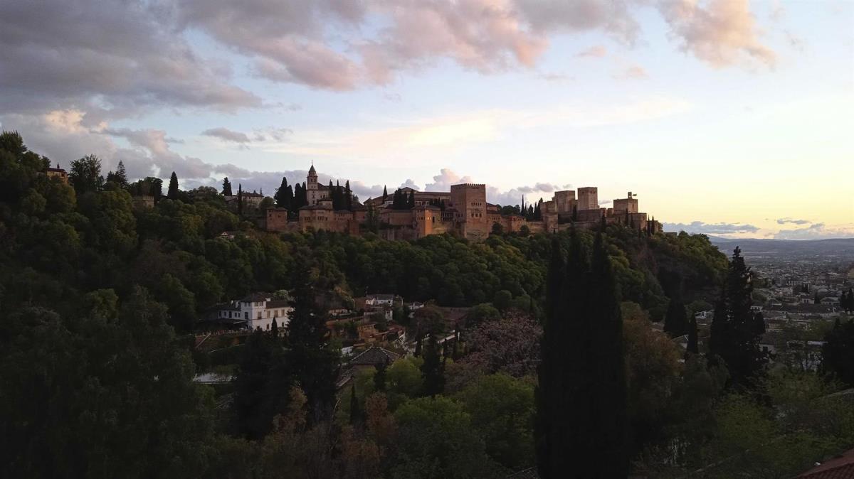 Cinco visitas obligadas, además de la Alhambra