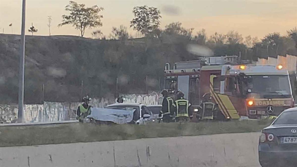 Los bomberos han acudido al lugar del accidente