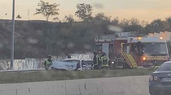 Los bomberos han acudido al lugar del accidente